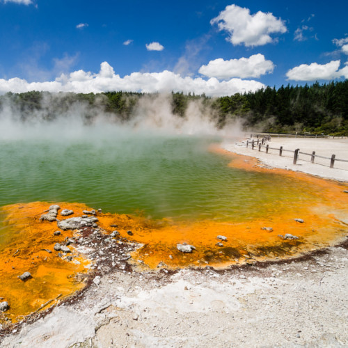 files/KRG2020/img/Verschiedenes/Zwerger/Hot Pool im Wai-O-Tapu Geothermal Wonderland 500x500 01.jpg